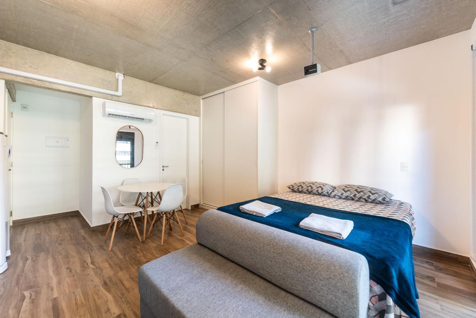 21 - Cozy New Studio, Movie Screen Apartment